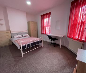 4 bedroom terraced house to rent - Photo 3