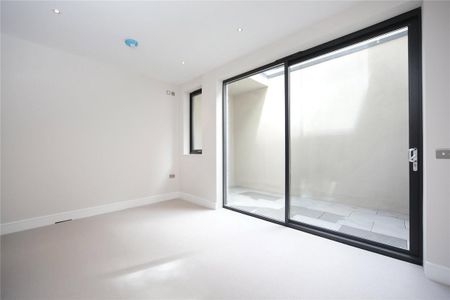 4 bedroom house in Denton Street - Photo 3