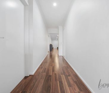 Stunning Family Residence in Prime Craigieburn Location - Photo 2