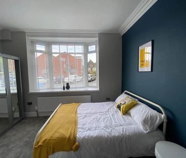 Sunnybank Avenue, Horsforth, - Photo 4