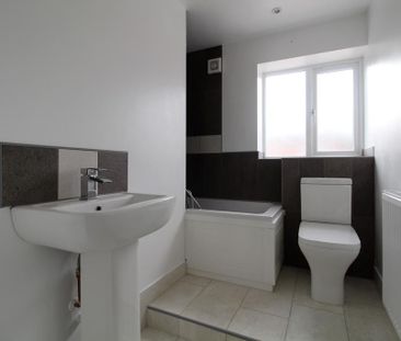 3 bedroom semi-detached house to rent - Photo 6