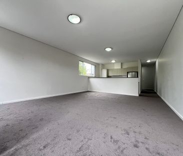 Modern 3 Bedroom Apartment Available to Move in NOW**Brand New Carp... - Photo 2