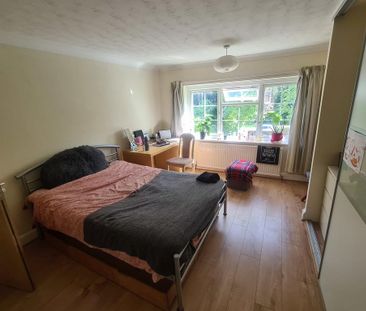 4 bedroom semi-detached house to rent - Photo 6