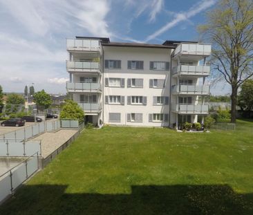 Luminous 4-room apartment with a large living area - Photo 3