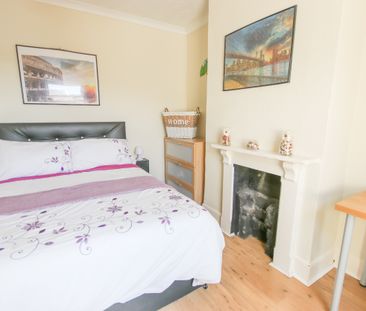 2 BEDROOM HOUSE - Photo 6