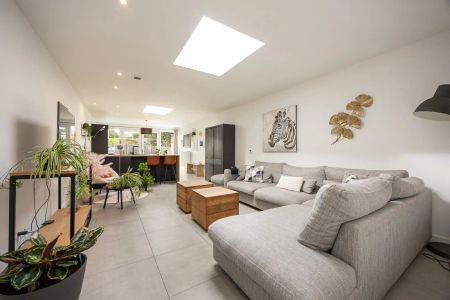 Gezinswoning met 4 slpks, tuin en garage te Turnhout. - foto 2