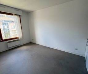 Studio meublé – Cours Sully - Photo 3