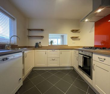 East Avenue, Exeter - Photo 2