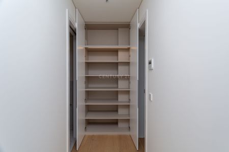 Apartamento T2 de luxo para Arrendamento. Garagem e varanda, Estrela. - Photo 2