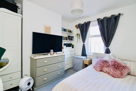 Shirley Street, HOVE - Photo 3