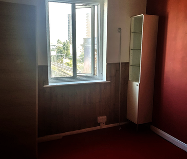 3 bedroom flat to rent - Photo 6