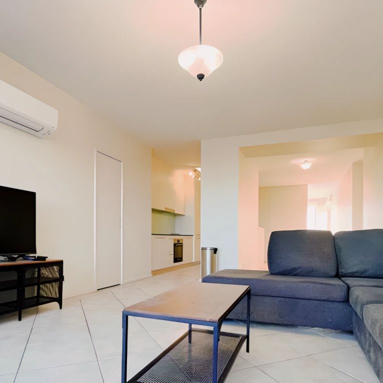 4 bed 2 bath-single room - Photo 1