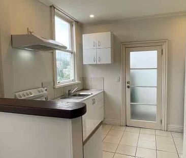 Character 3Br in great location - Photo 2