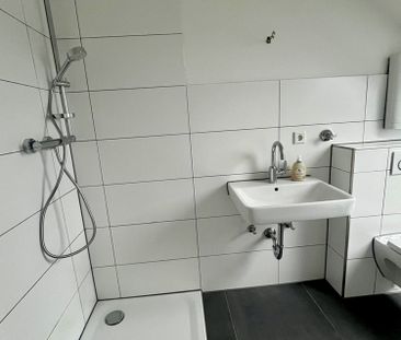 2,5 Raum DG Wohnung mit Südloggia, im 8 Fam. Haus, ruhiger Wohnlage... - Photo 5