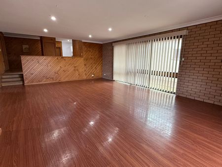 Spacious Home in a sought after pocket ! - Photo 2