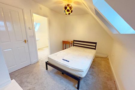 4 bedroom semi-detached house to rent - Photo 3