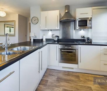 2 bedroom Flat To Let - Photo 3