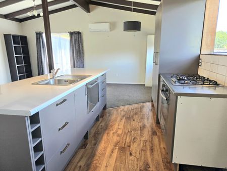 Lovely Home in Oxford Terrace - Photo 2