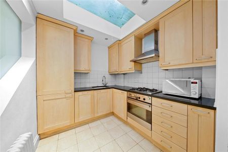 3 bedroom mews to rent - Photo 5