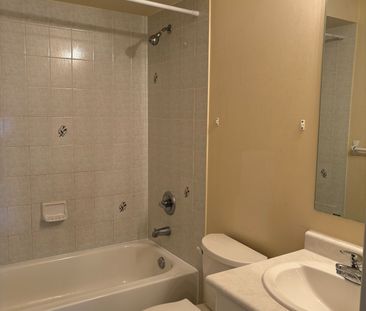 For Lease - 87 Norland Circle, Oshawa, Ontario - Photo 1