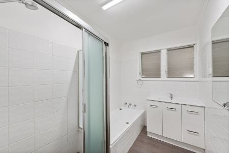 Single Level Family Home! - Photo 5