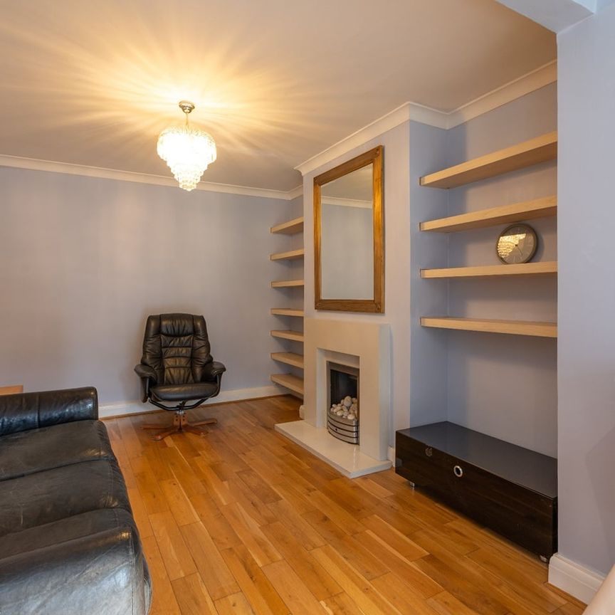 5 Bed Semi-Detached House, Pymmes Green Road, N11 - Photo 1