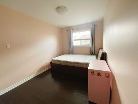 For Lease - 1 Chester Le Boulevard, Toronto, Ontario - Photo 4