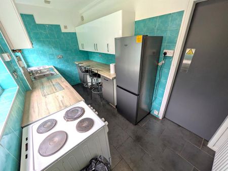 3 bedroom terraced house to rent - Photo 3