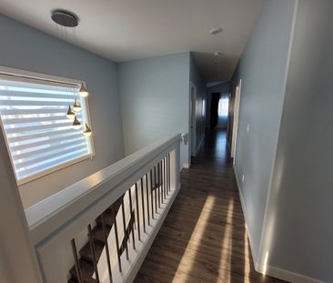 3 Beds & 2.5 Baths Main Floor of House In Aspen Ridge Area - Photo 2