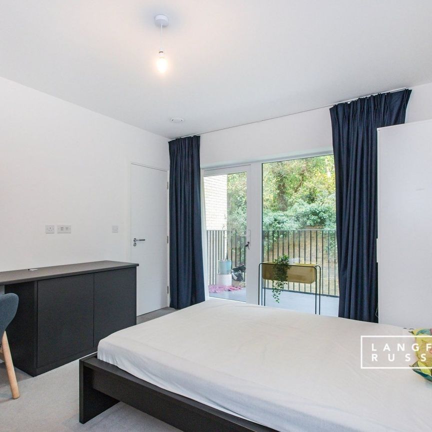 Brumwell Avenue, London, SE18 - Photo 1