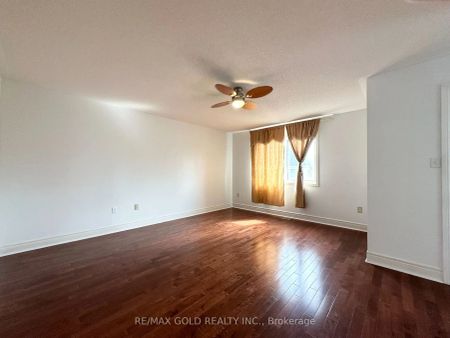 Detached Home For Lease | W9053645 - Photo 2