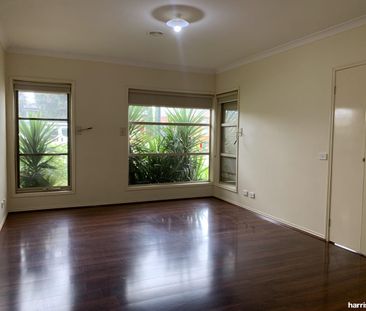 Four Bedroom Family Home In The Heart Of Craigieburn ! - Photo 4
