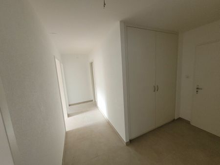 Appartement dernièrement rénové de 3 pièces avec balcon ! - Photo 4