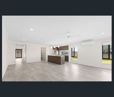 Bright & Spacious Family Home in Flagstone! - Photo 1