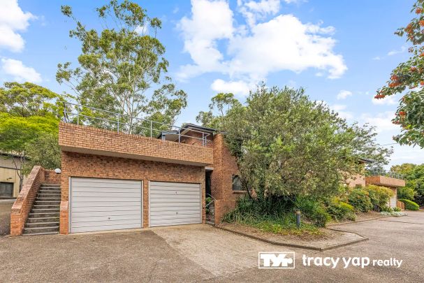 “Spacious 2 Bedroom Villa with Private Courtyard in a Premier Location!” - Photo 1