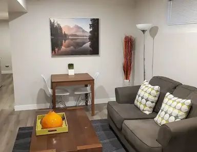 Fully Furnished Inner-City Lower Suite - Short or Long Term Rental | Calgary - Photo 1