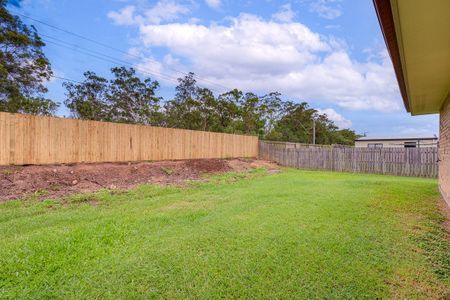 EXCELLENT FAMILY HOME WITH SHED - Photo 5