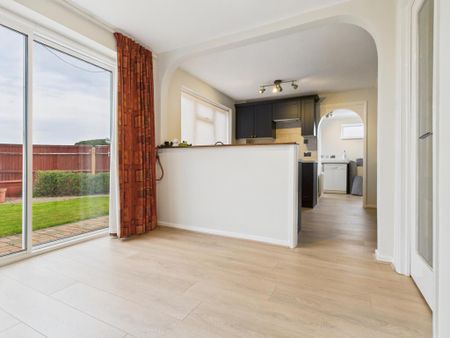 4 bedroom detached house to rent - Photo 4