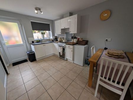 2 bedroom end of terrace house to rent - Photo 4