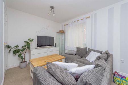 3 bedroom end of terrace house to rent - Photo 2