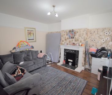 three /four bedroom house close to chadwel heath station- - Photo 4