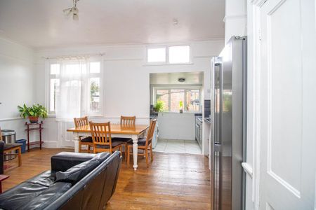 4 bedroom terraced house to rent - Photo 5