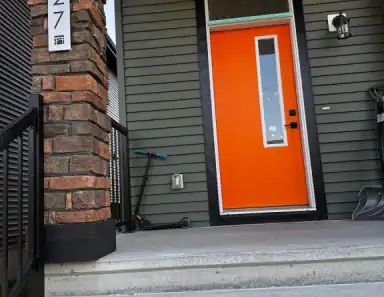 Main Floor Rental – 1427 Keswick SW, Edmonton | 1427 Keswick Drive Southwest, Edmonton - Photo 1