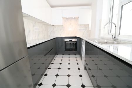 Nower Road, Dorking - 3 bedrooms Property for lettings - Seymours - Photo 4