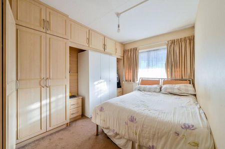 3 bedroom flat to rent - Photo 2