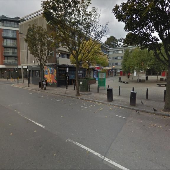 1 bedroom in a flat share to rent - Photo 2