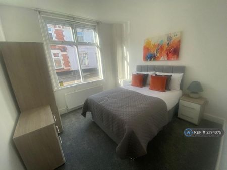 1 bedroom in a house share to rent - Photo 3