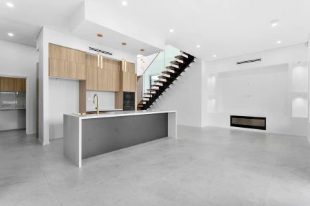 “Brand new modern 4-bedroom home with balcony and modern touches throughout” - Photo 4