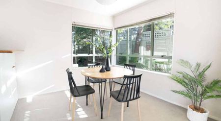 Centrally located oasis - Photo 3