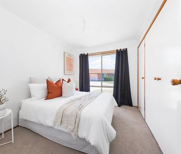 Spacious 3-Bedroom Townhouse - Photo 3